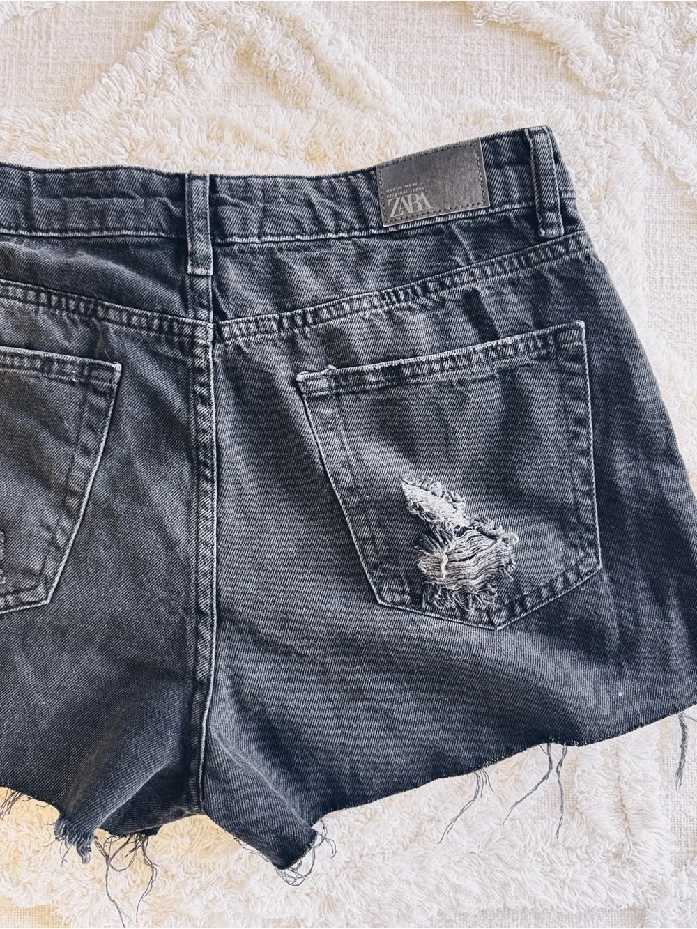 Zara NWT Black Distressed Denim Moto Shorts Size 6 Raw Hem Studded Sides
